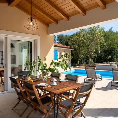 Casa Piano In A Calm Village Enveloped By Nature